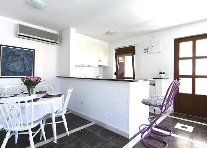 Villa Antic With Private Pool In Budva