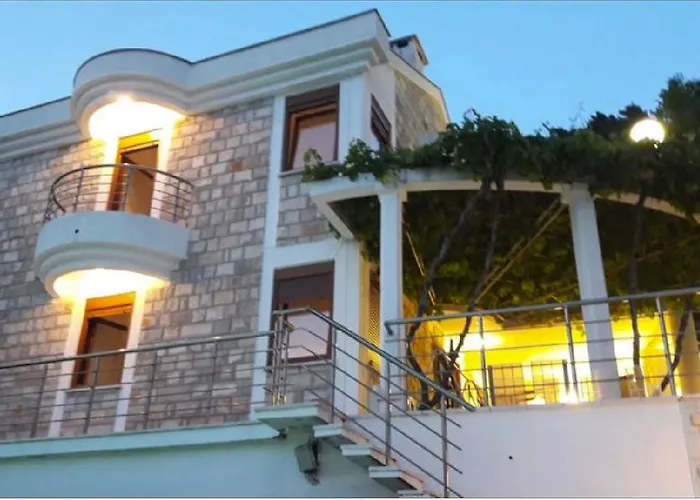 Villa Antic With Private Pool In Budva